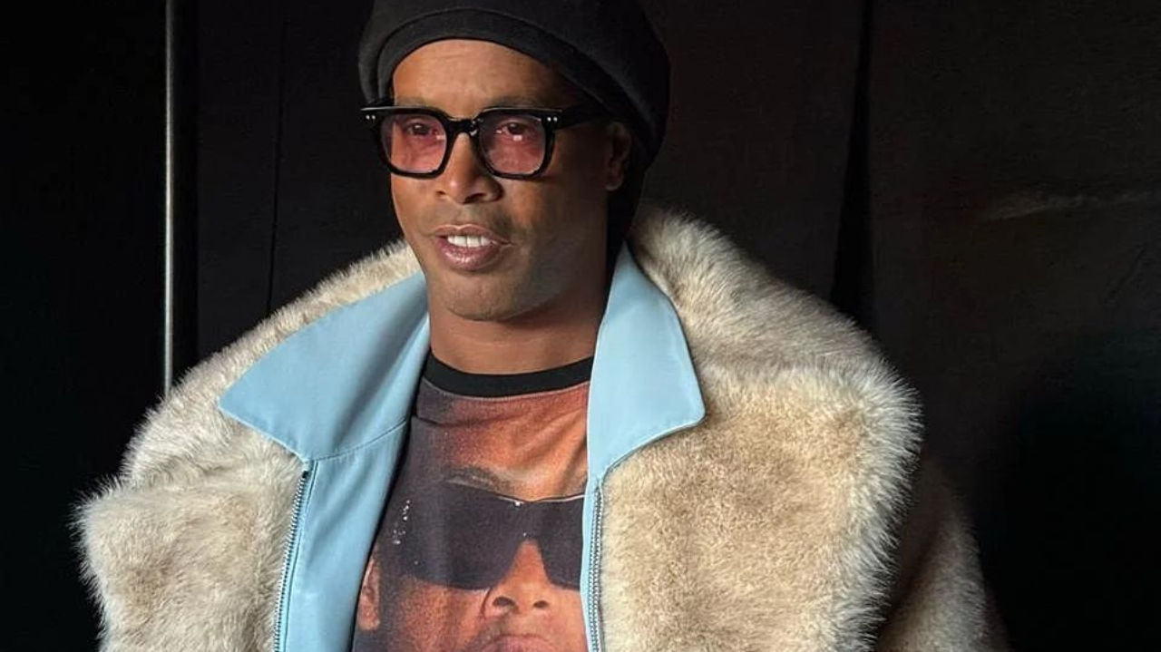 Ronaldinho Gaúcho dá show de habilidade e simpatia em programa Turco “No Limite”