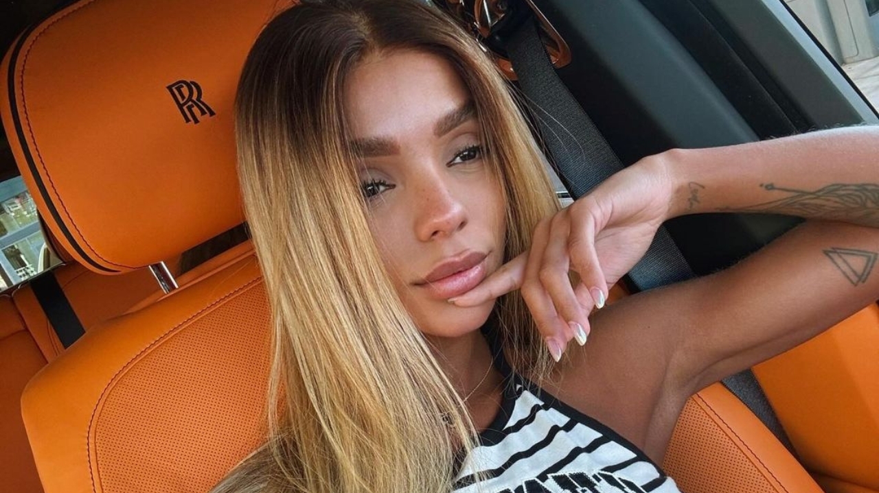 Brunna Gonçalves responde críticas após divulgar viagem de férias com Ludmilla