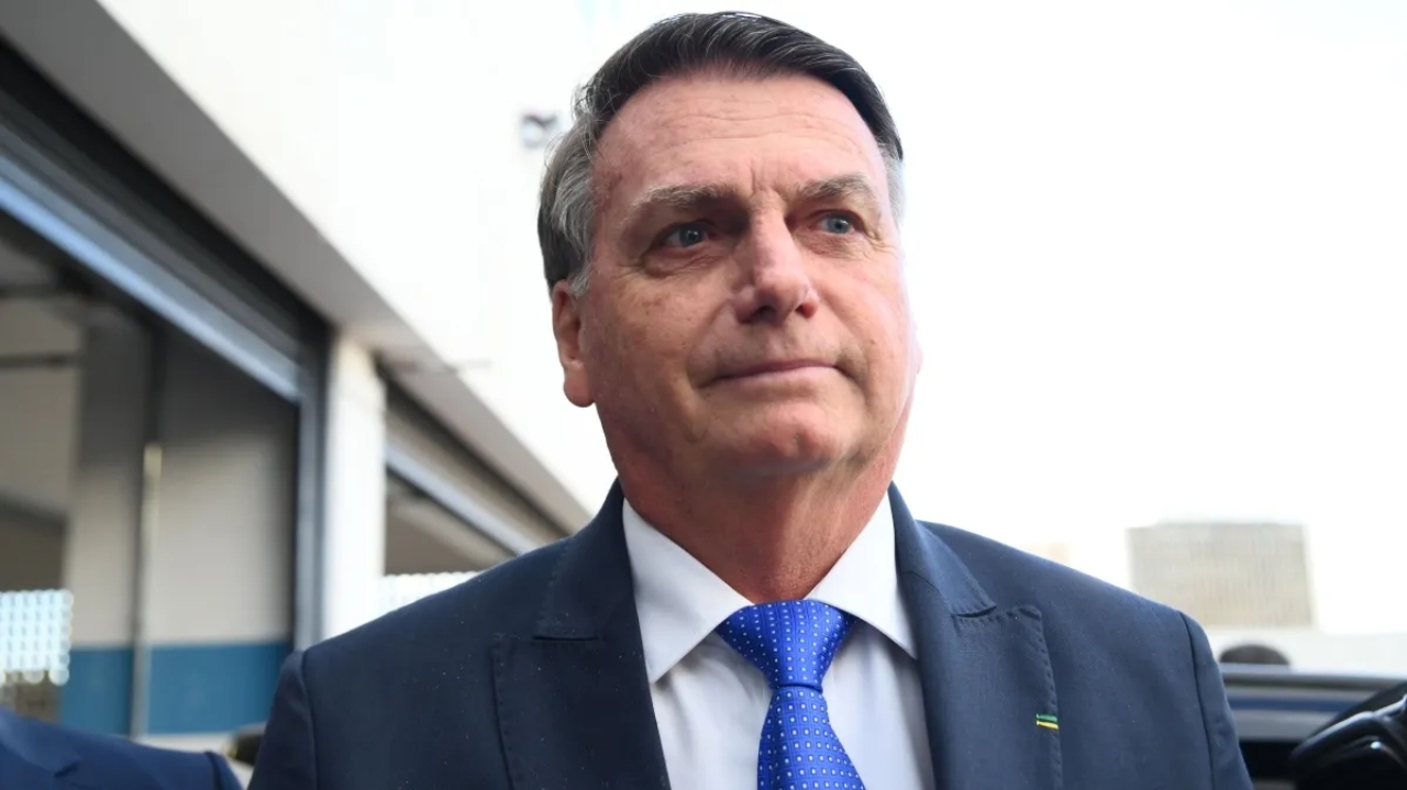 Ex-presidente Jair Bolsonaro depõe sobre acusação de importunação a baleia