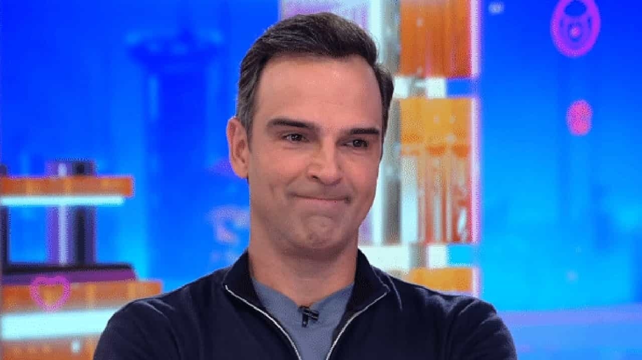 Discurso de Tadeu Schmidt no BBB 24 mexe com brothers: “Serviu como carapuça”