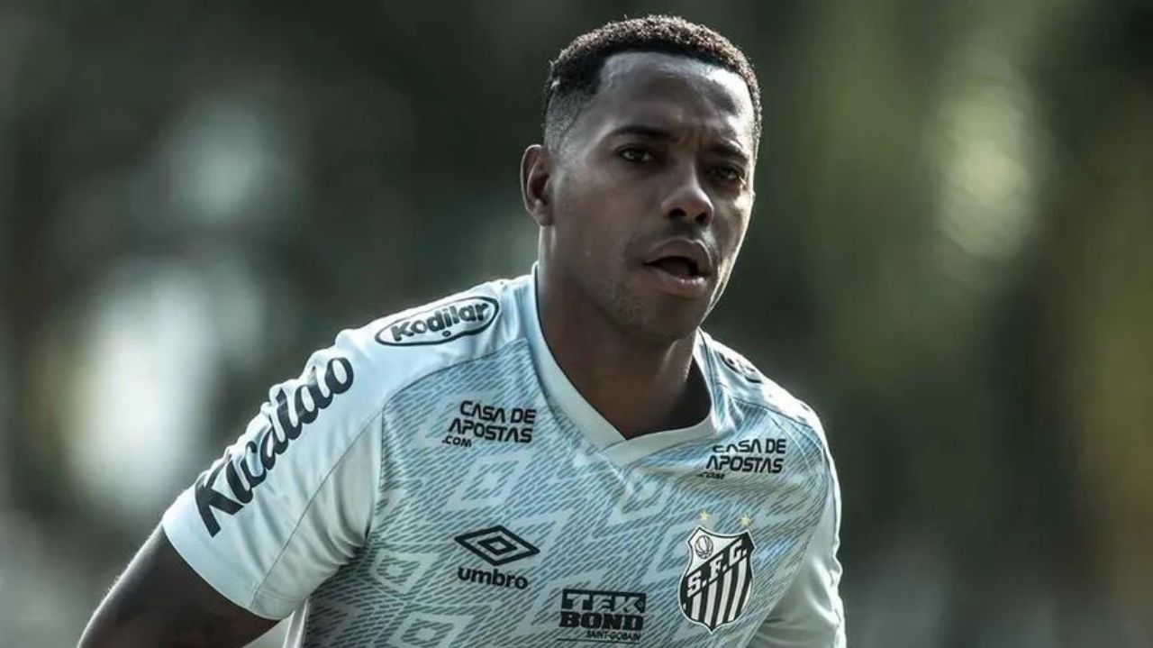 STJ avalia pedido italiano para cumprimento de pena de Robinho no Brasil
