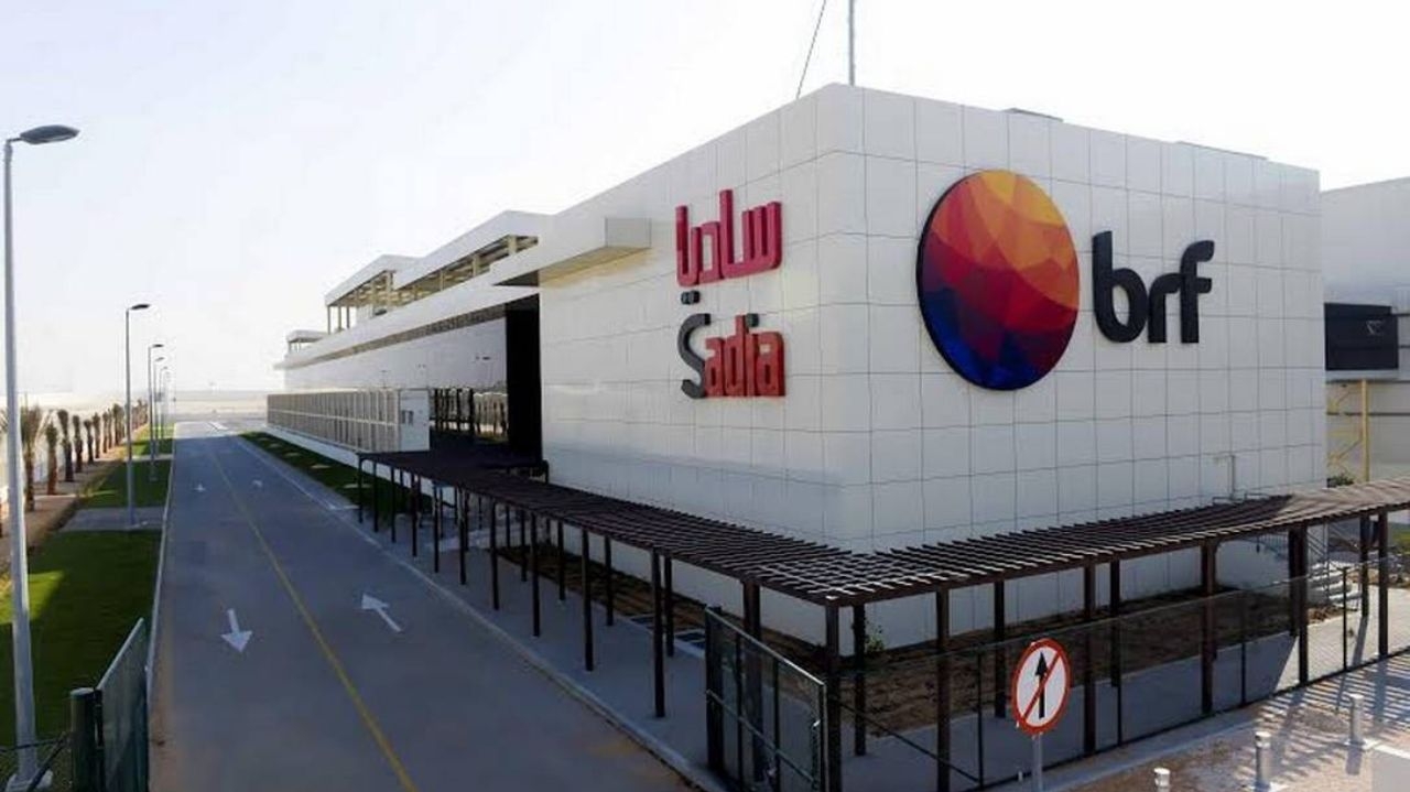 Ações da BRF sobem 5% após reportar aumento de lucros em 2023