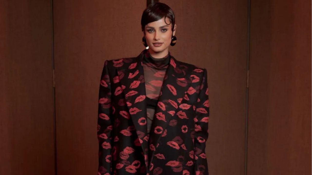 PFW: famosas surgem com looks arrebatadores na primeira fila da Balmain