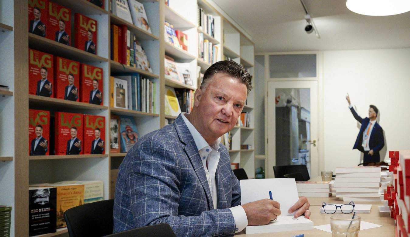 Louis Van Gaal deixa aposentadoria e assume a seleção da Holanda pela 3º vez