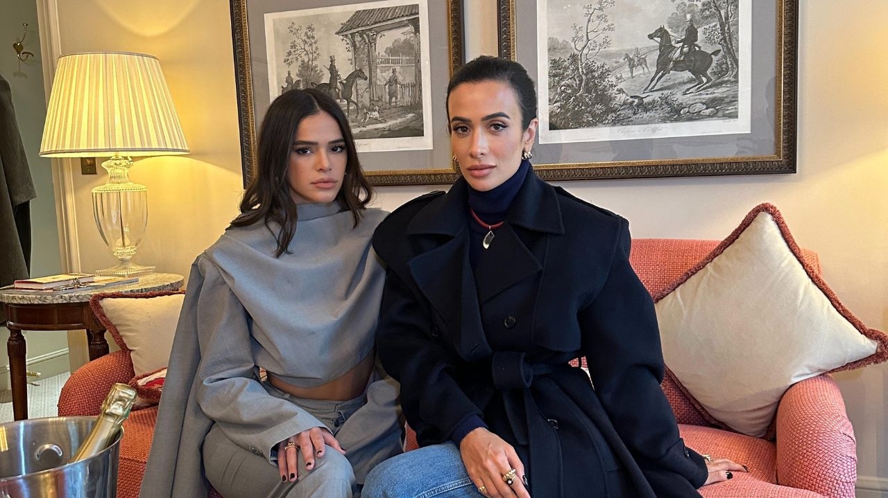Bruna Marquezine se emociona em entrevista com Silvia Braz durante a PFW