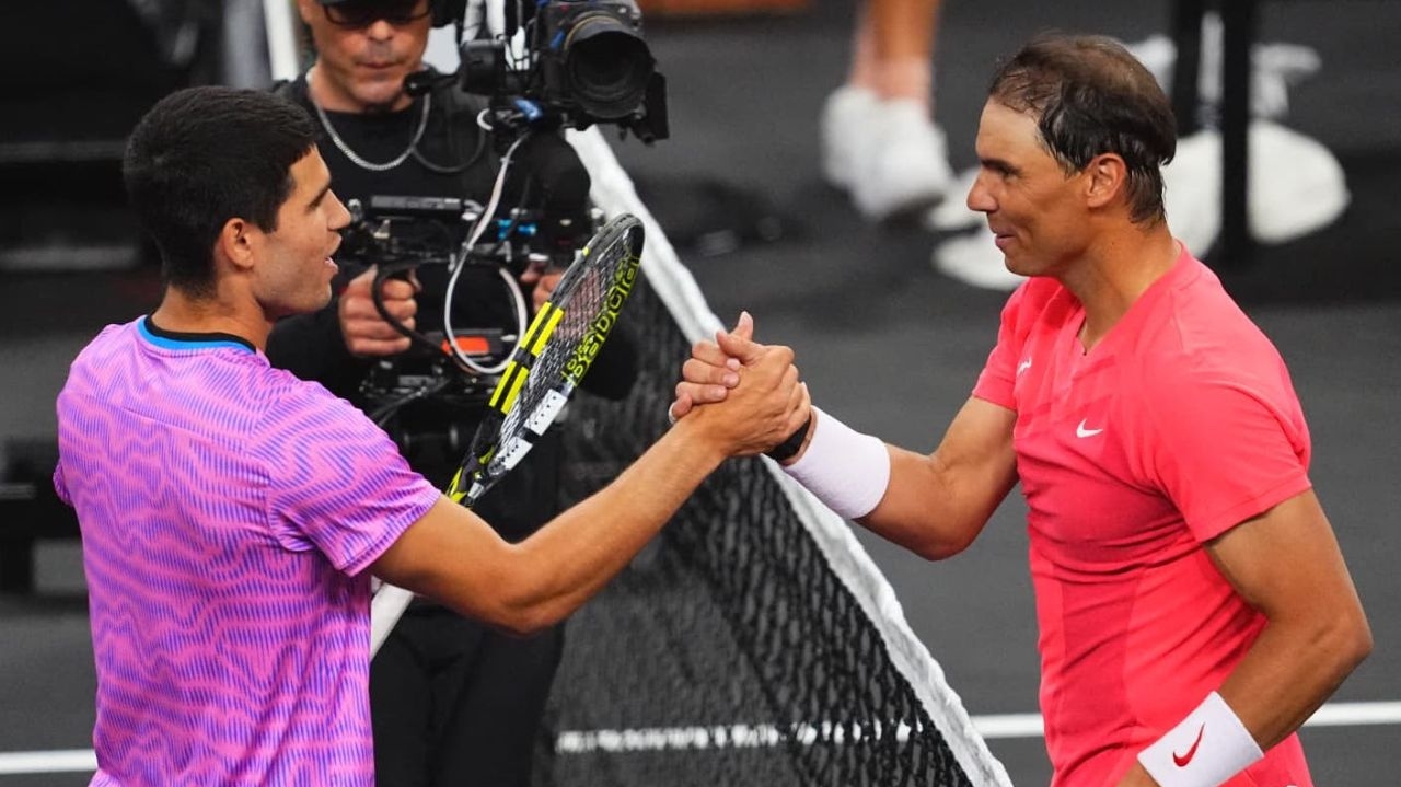 Carlos Alcaraz derrota Nadal em estreia após lesão