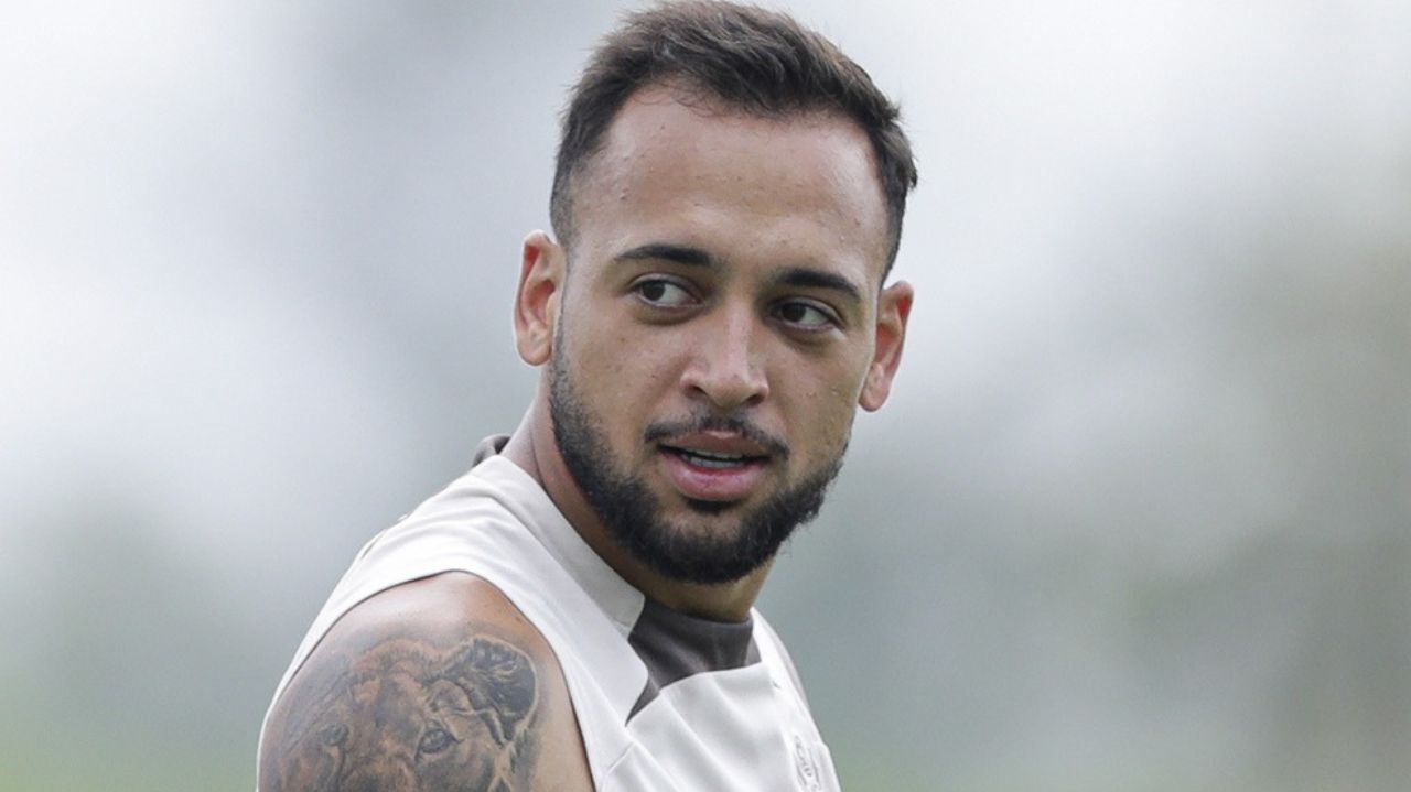 Com indicação de Tite, Flamengo faz oferta por Maycon do Corinthians