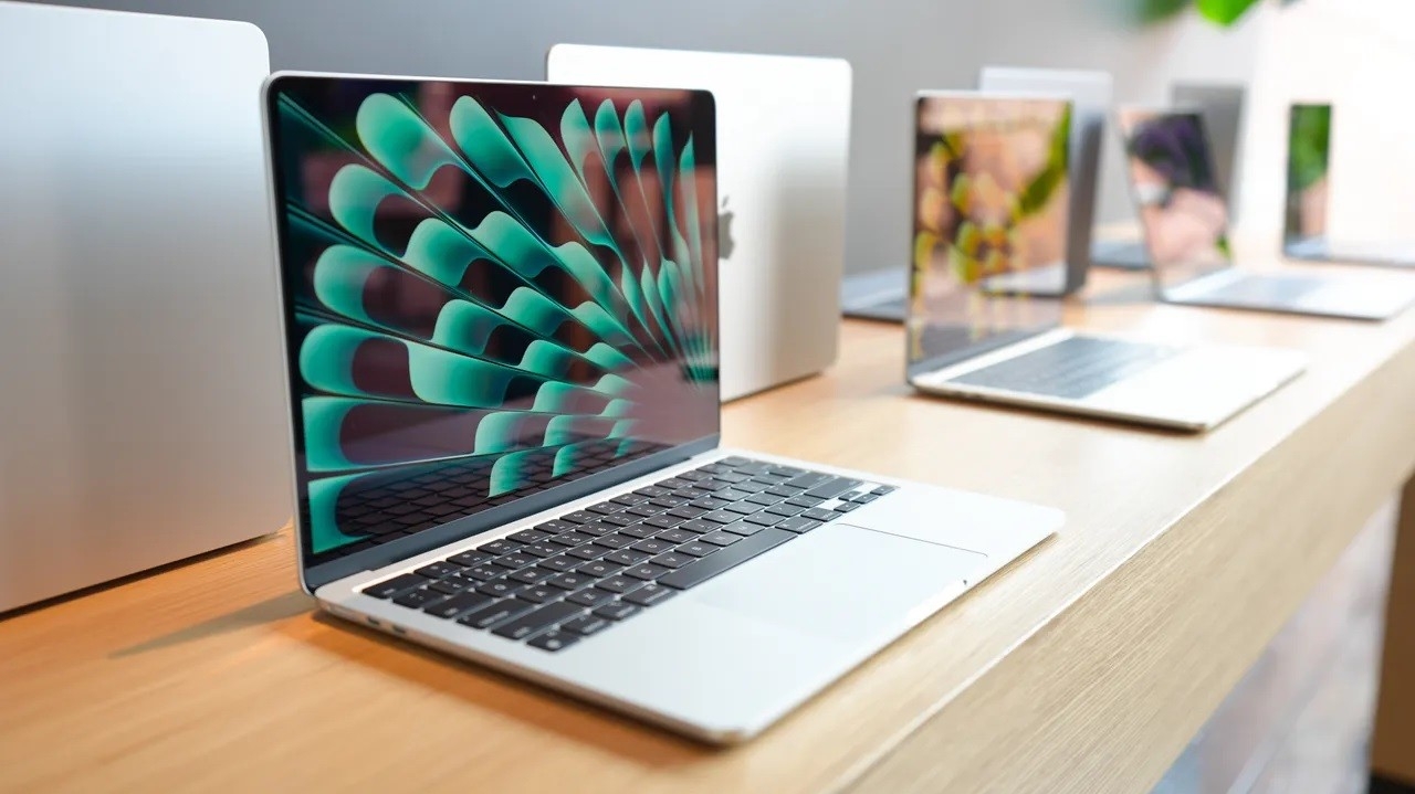 Apple lança novos modelos de MacBook Air com processadores mais rápidos