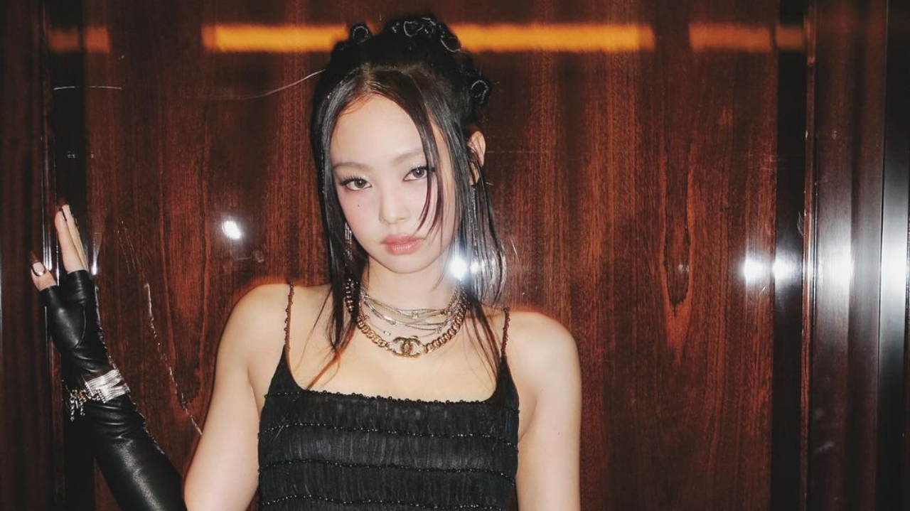 PFW 2024: Jennie Kim comparece ao desfile da Chanel