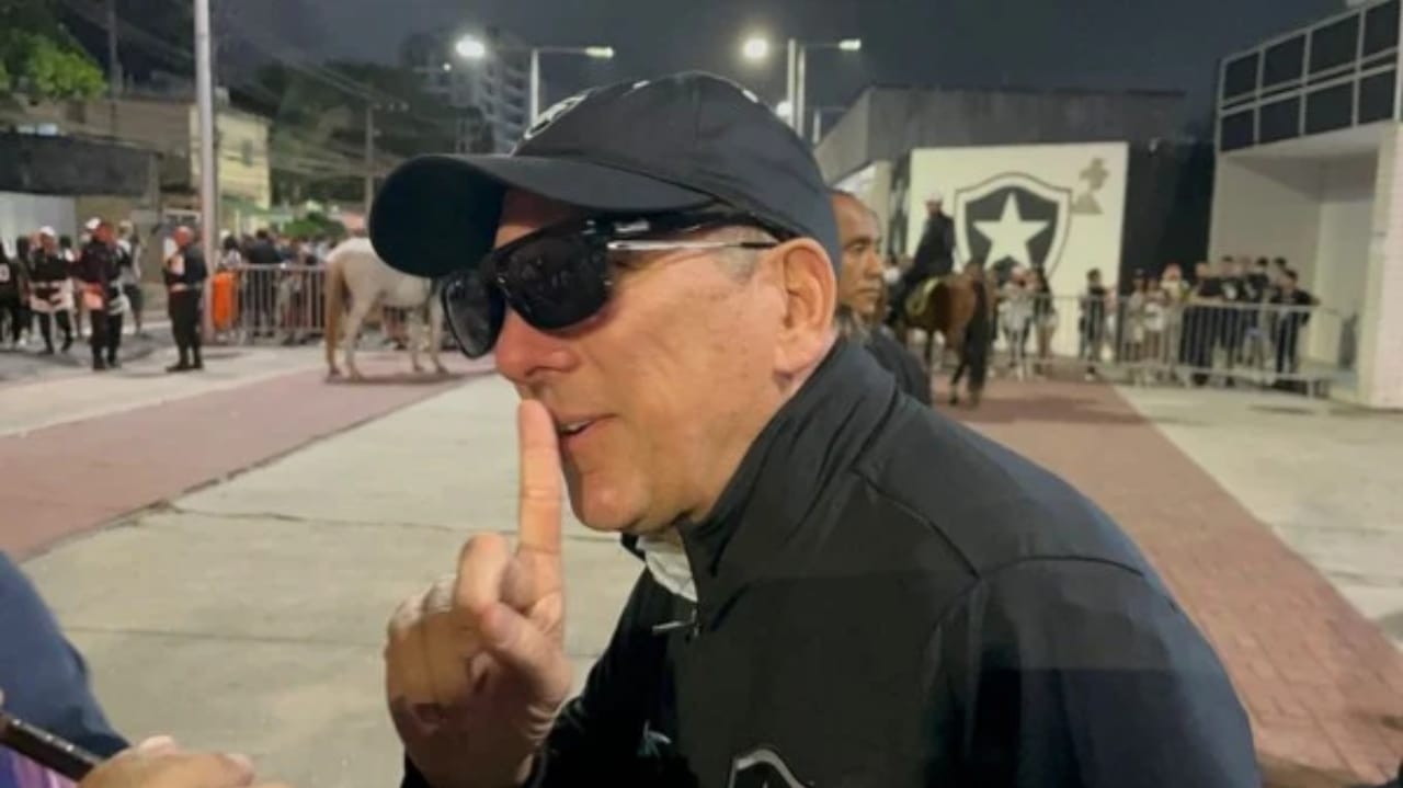 John Textor mantém mistério sobre jogador com oferta de 20 milhões de euros para próxima janela