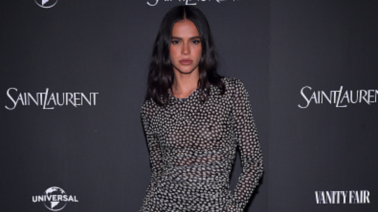 Bruna Marquezine e outros famosos aparecem com looks deslumbrantes em evento pré Oscar