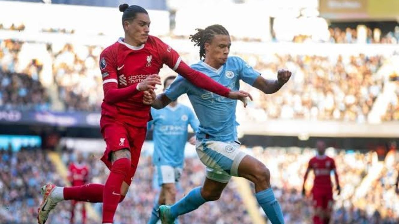 Liverpool e Manchester City terminam empatados e seguem na disputa pelo título
