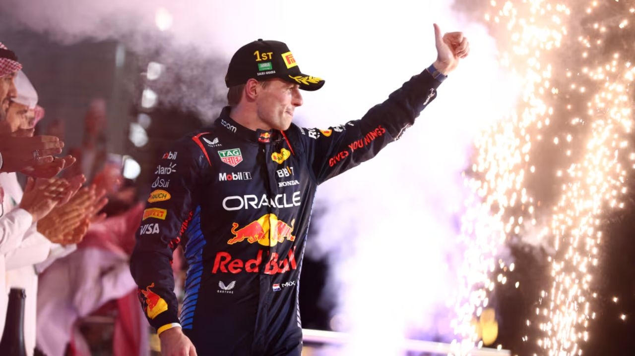 Verstappen coloca panos quentes nos bastidores da Red Bull