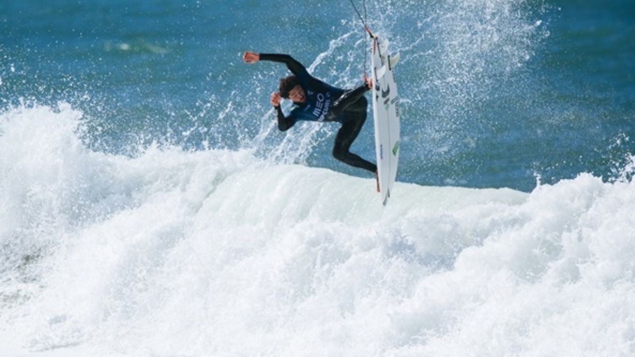 Medina e Italo Ferreira batem recordes, mas só um segue na disputa em Portugal