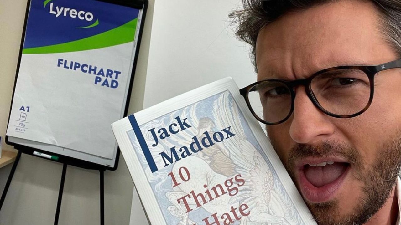 Ator de Bridgerton causa alvoroço entre fãs de Heartstopper com a possibilidade de um papel