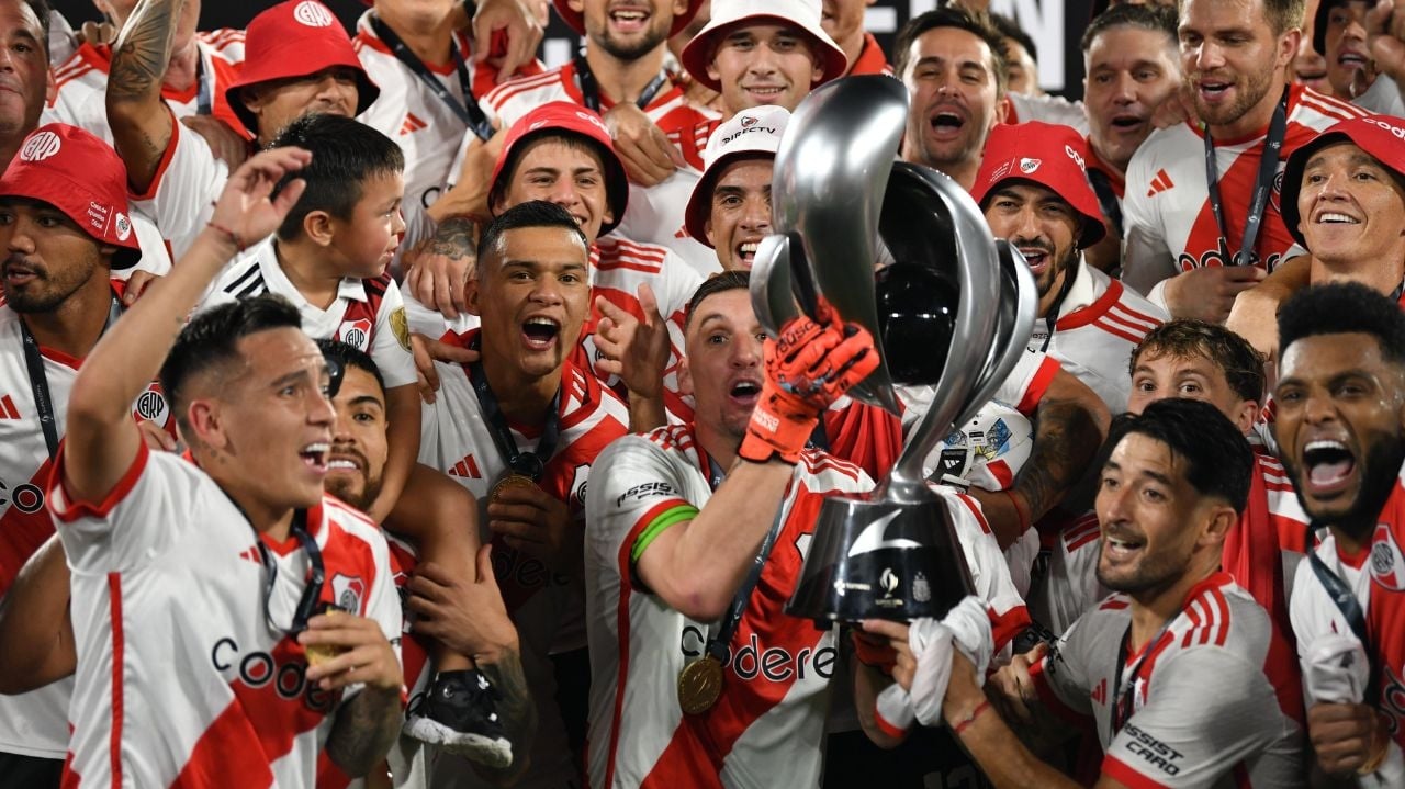 River Plate vence Estudiantes na Supercopa Argentina e conquista o tricampeonato
