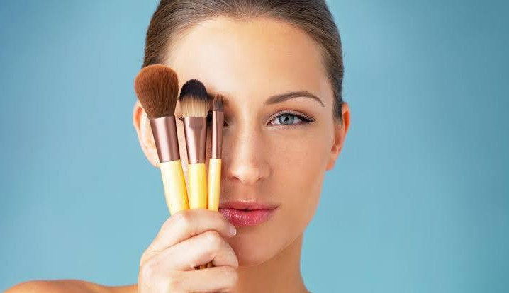 Conheça os diferentes tipos de pincéis de maquiagem e suas funções