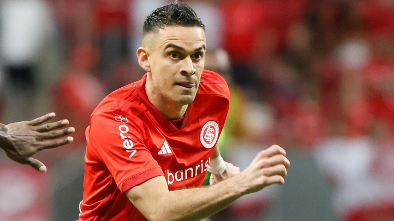Rafael Borré estreia pelo Internacional e reconhece a qualidade do elenco