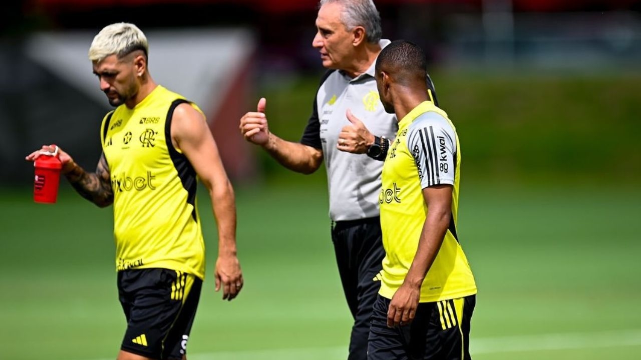 Tite conta com elenco completo para a semifinal do carioca