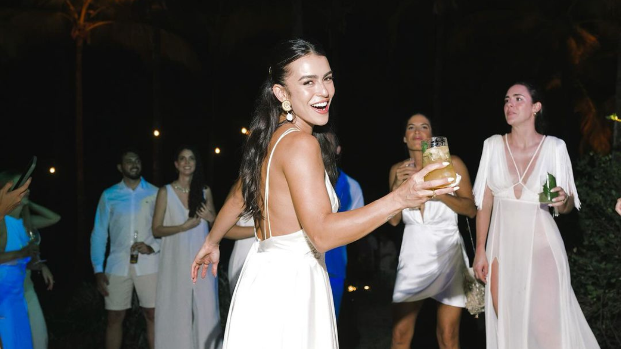 Confira o look de Mari Saad em sua festa pré-casamento com Rômulo Arantes