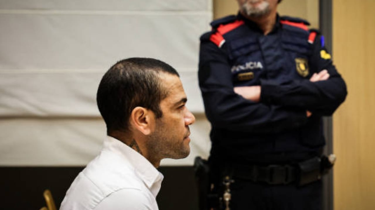 Daniel Alves pode ser solto até que haja uma sentença definitiva