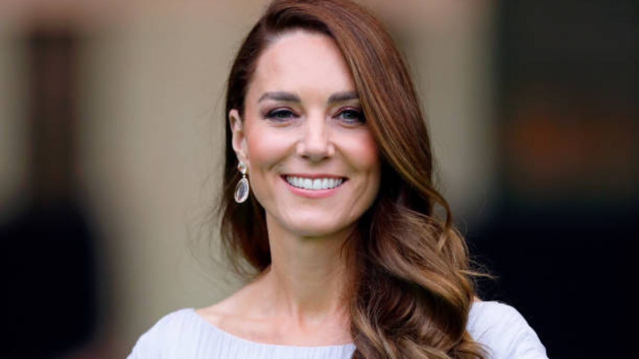 Kate Middleton é vista com príncipe William após rumores de sumiço