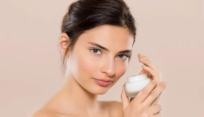 Uso indevido dos cremes clareadores trazem riscos à saúde