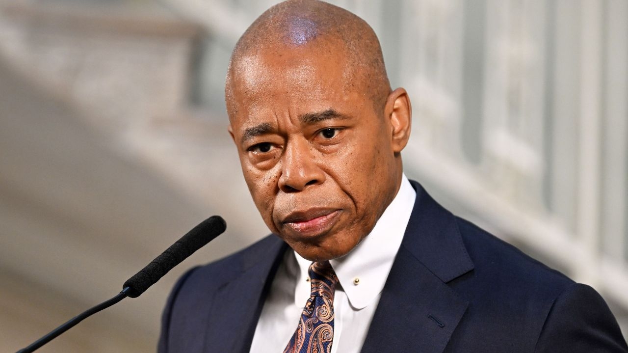 Prefeito de Nova York nega acusação de agressão sexual feita por colega de trabalho