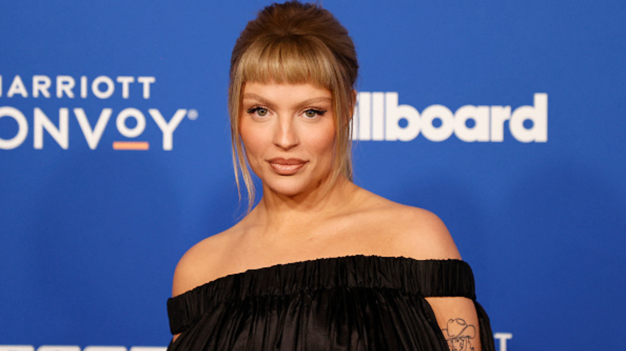 Baby bangs: tendência cinquentista é adotada por celebridades