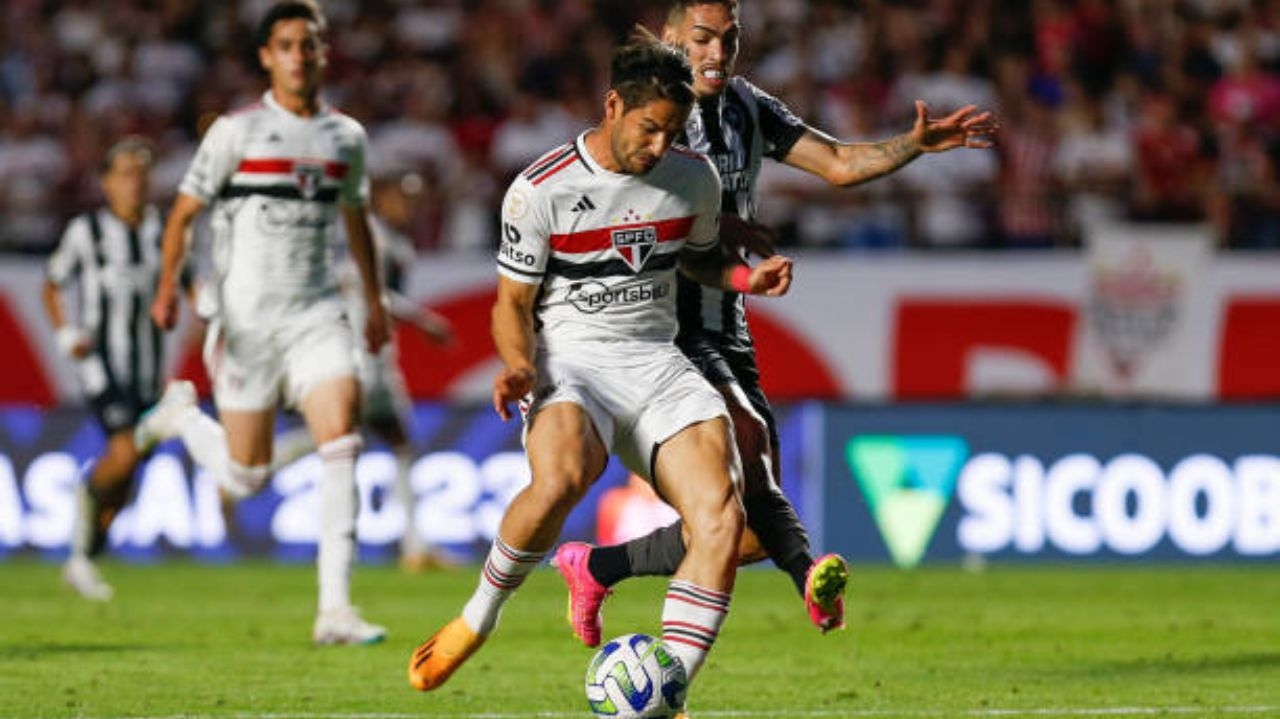 Alexandre Pato responde presidente do Inter e nega aposentadoria