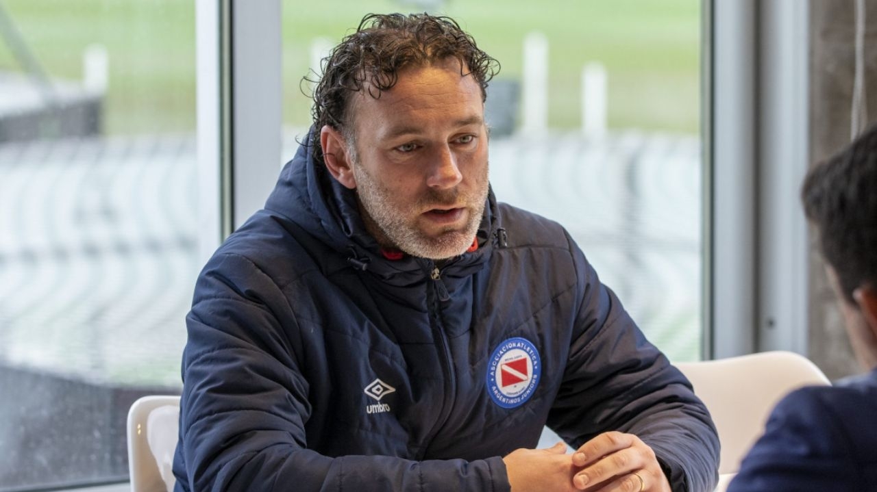 Gabriel Milito encerra negociações com o Universidade Católica