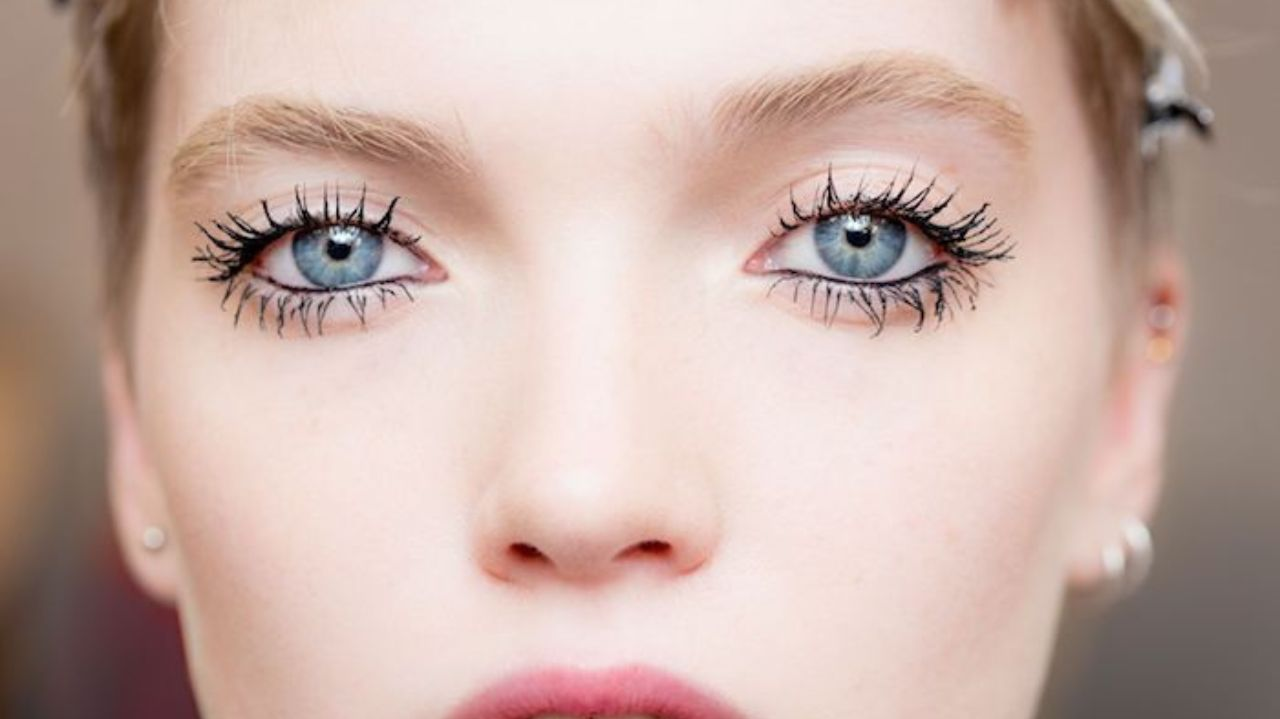 Cílios Stiletto: o estilo vintage volta à moda