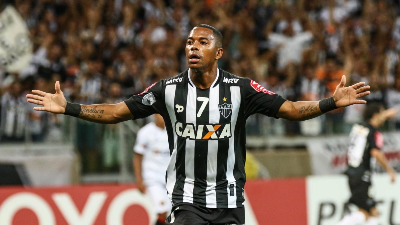 Robinho é preso em Santos e cumprirá detenção no Brasil