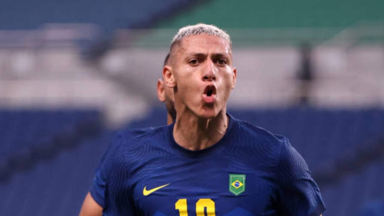 Richarlison não treina e Dorival faz mistério sobre a escalação da Seleção