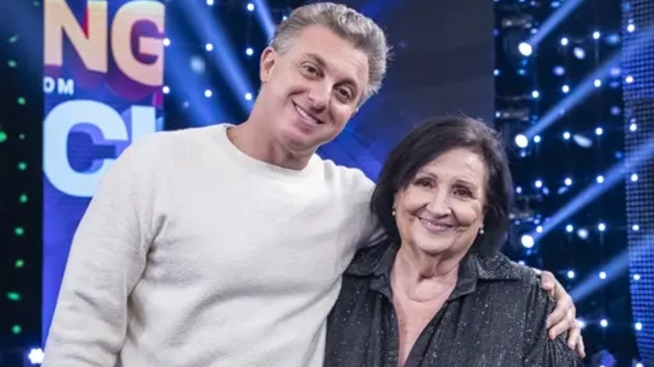 Luciano Huck defende Dona Déa após polêmica no Domingão