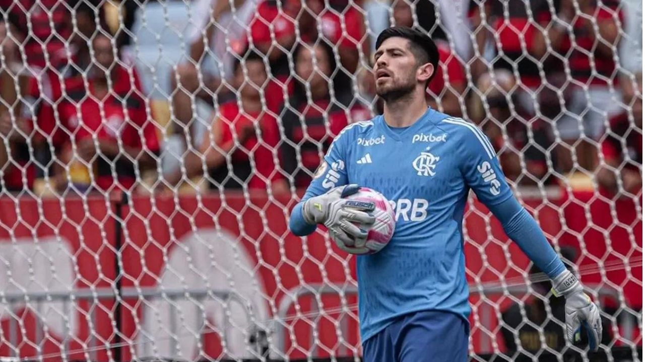 Augustín Rossi, do Flamengo, mira títulos ganhos por Cantarele, de quem bateu o recorde