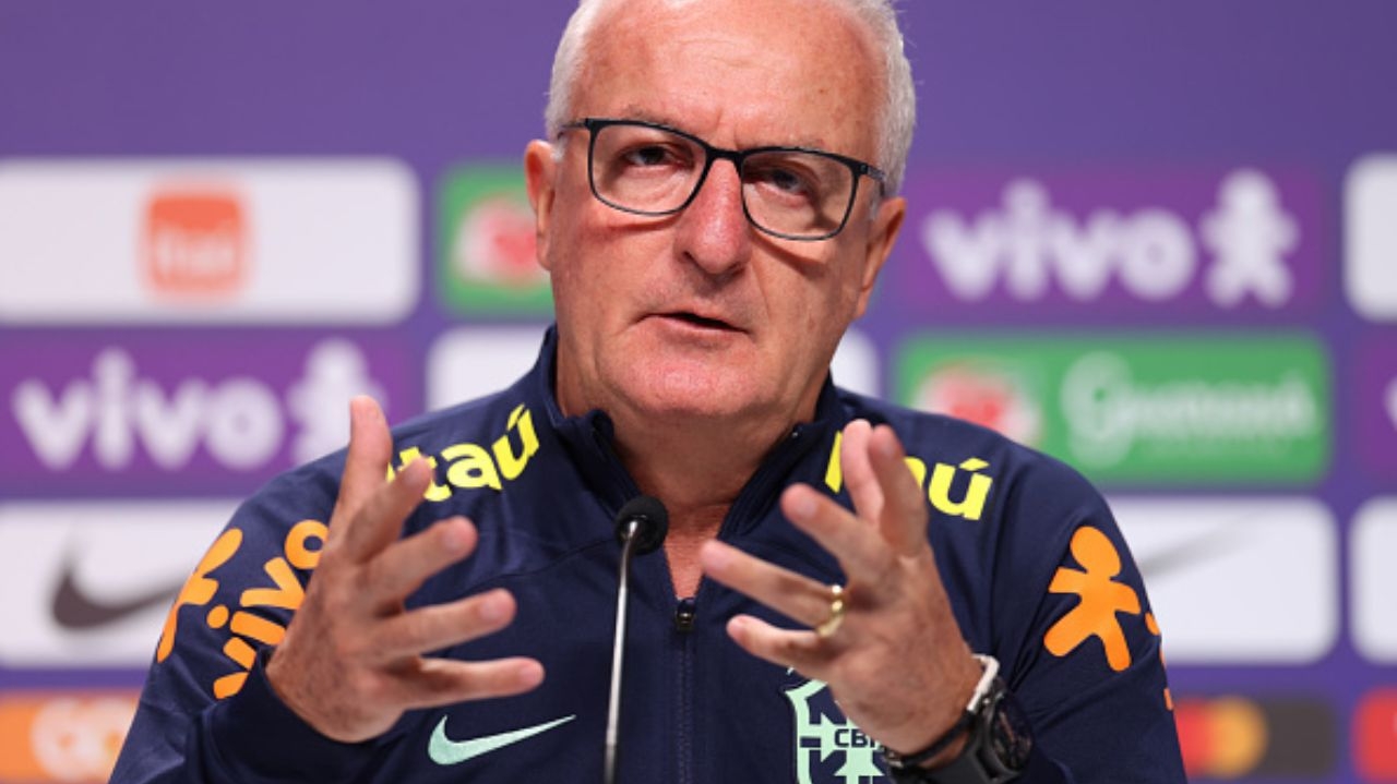 Dorival Júnior comenta sobre casos de Robinho e Daniel Alves
