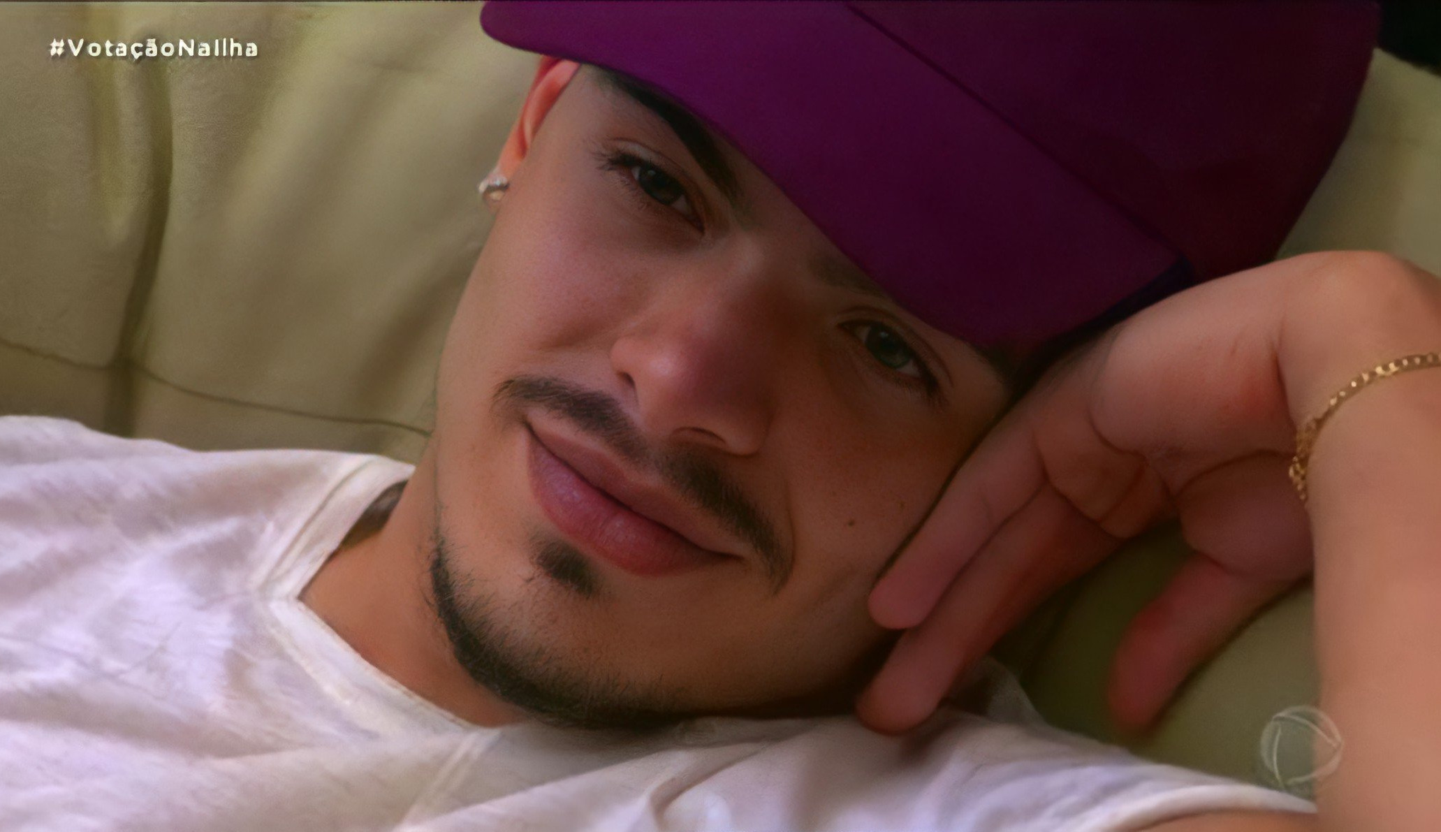 Após noite de festa na “/Ilha Record”/, Thomaz Costa se sente excluído pelos amigos: ‘Ninguém quer conversar comigo’