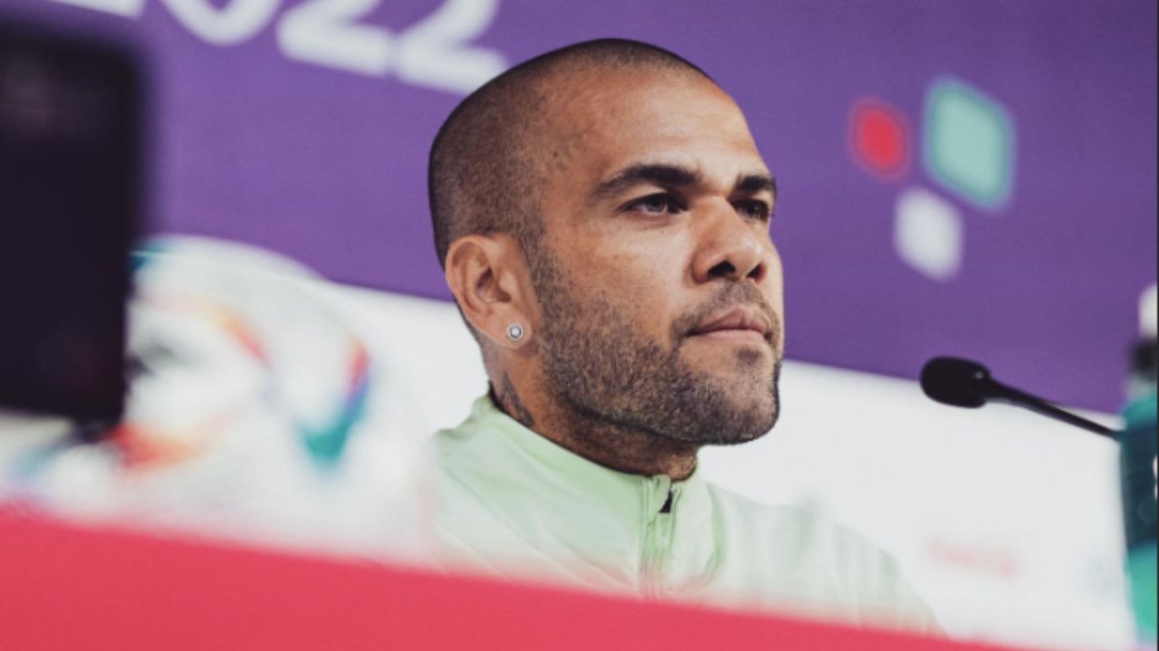 Daniel Alves oferece mansão como forma de pagamento de fiança; diz imprensa espanhola