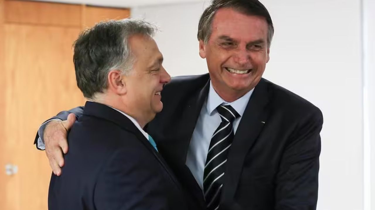 Bolsonaro deve prestar contas sobre permanência na embaixada da Hungria