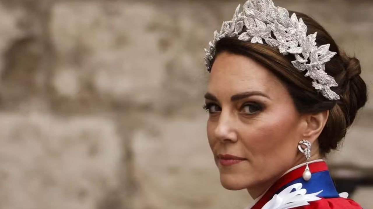 Kate Middleton diz ter mantido diagnóstico de câncer em segredo até entre amigos