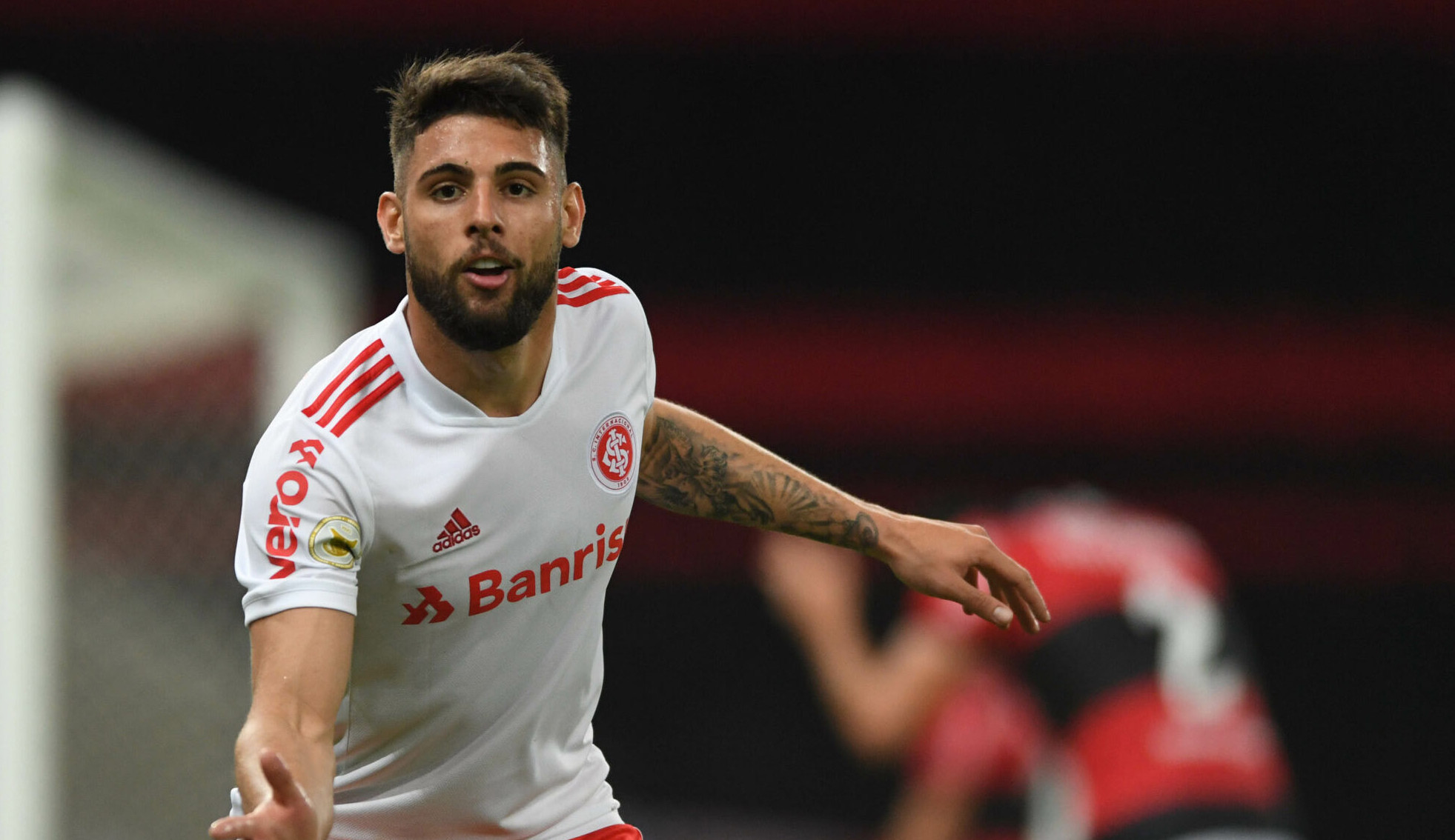 Baile colorado em pleno maracanã: com ataque e defesa em dia ruim, Flamengo é goleado pelo Internacional em casa