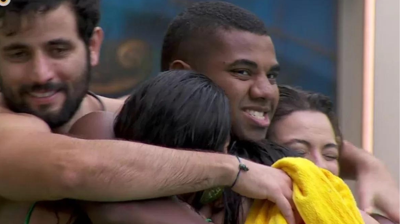 BBB 24: participantes do grupo “Fadas” pulam nus na piscina