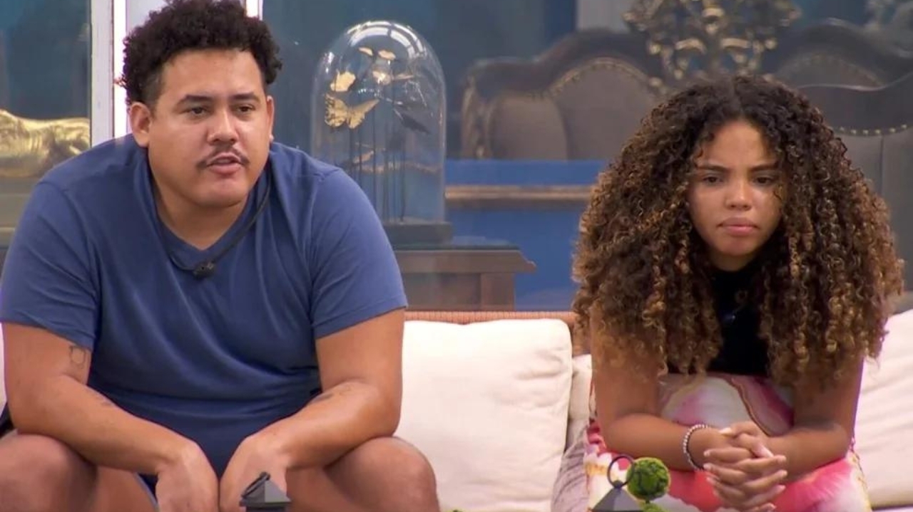 BBB 24: Lucas pede que Pitel mude de assunto após sister sugerir gestos carinhosos para Camila