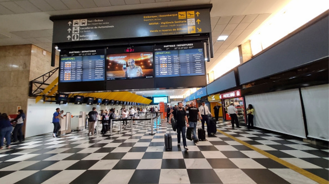 Governo deve prorrogar isenção de vistos para turistas estrangeiros até 2025