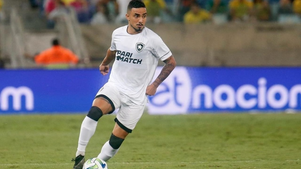 Rafael volta aos gramados e tem papel de “garçom” em goleada do Botafogo