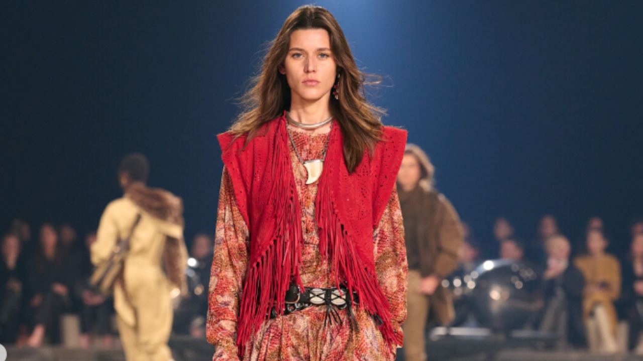 Anos 70 em alta: confira a tendência que está de volta às passarelas e às redes sociais