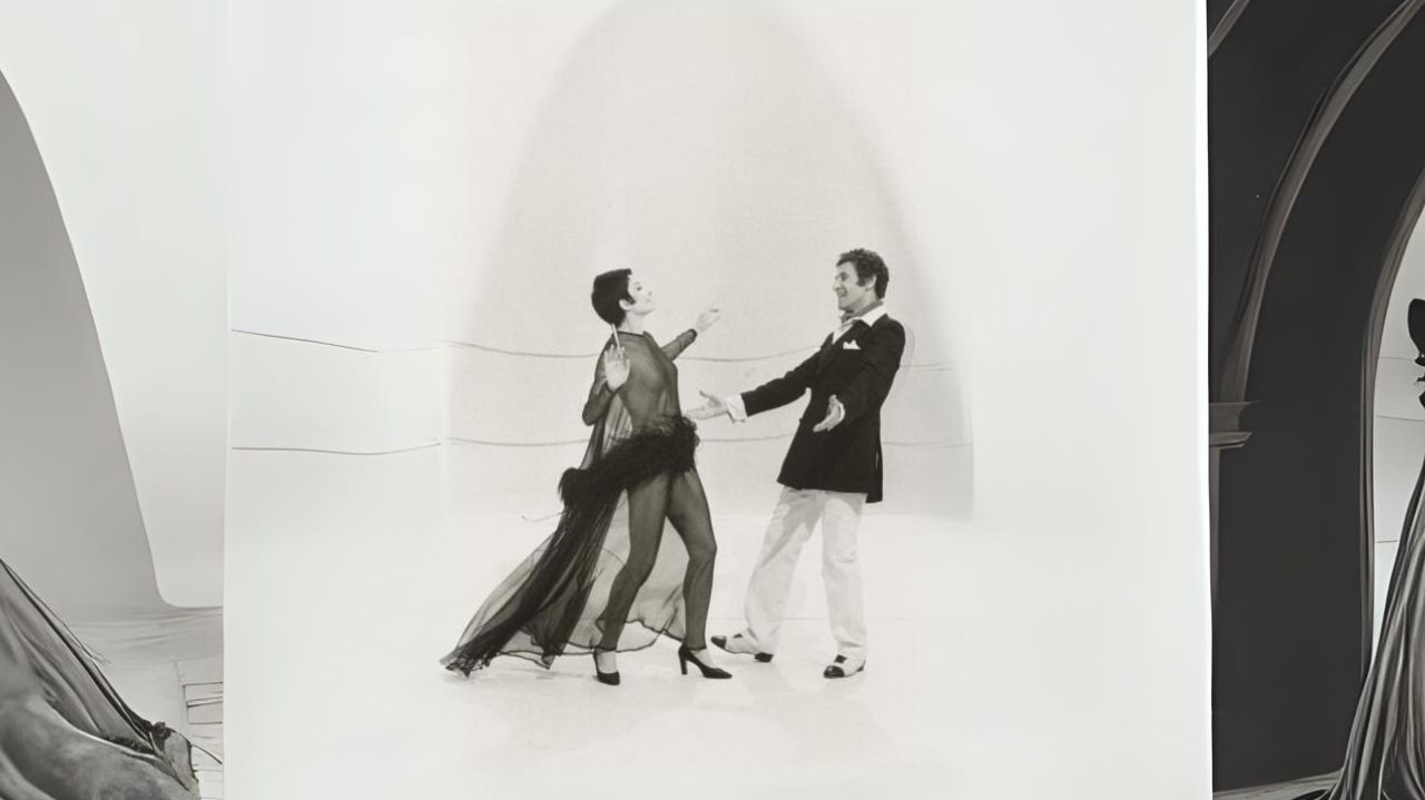 Museu Yves Saint Laurent em Paris apresenta nova exposição focada em transparências