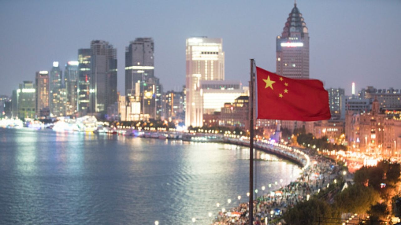 Atividade industrial na China registra primeiro crescimento em março após seis meses