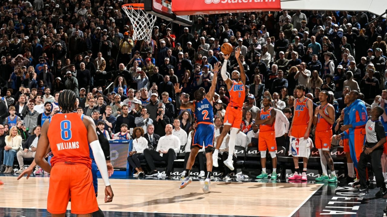 Com vitória sobre os Knicks no último momento, Thunder avança para os playoffs